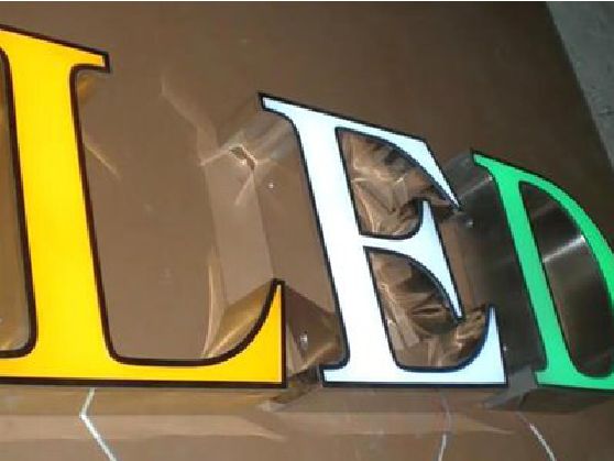龙岩介绍LED招牌的基础知识。