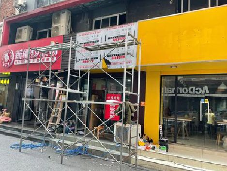 龙岩制作广告招牌如何避免它发黄？